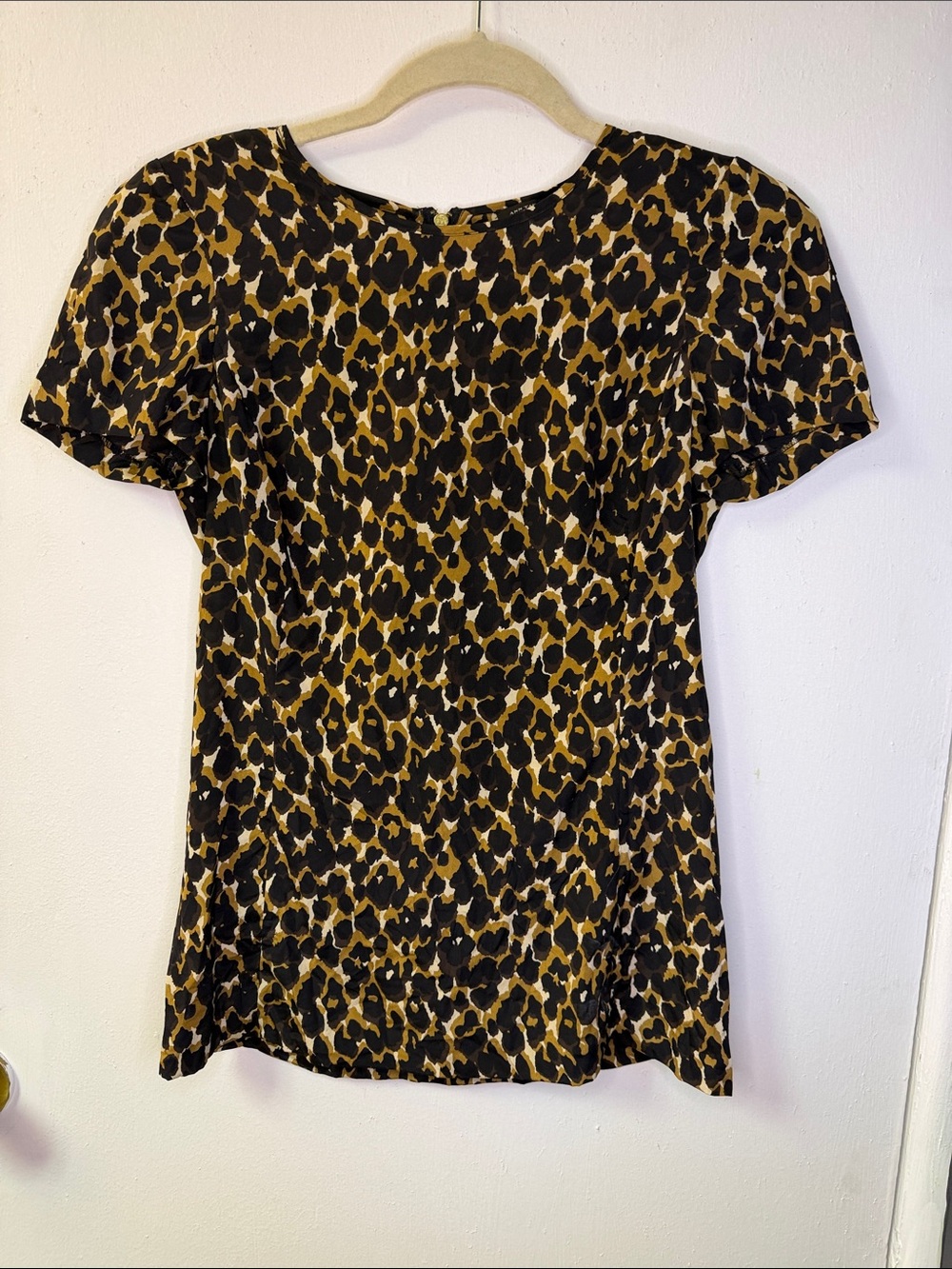 Silk Ann Taylor Short Sleeve Leopard Print Top in Black and Mustard